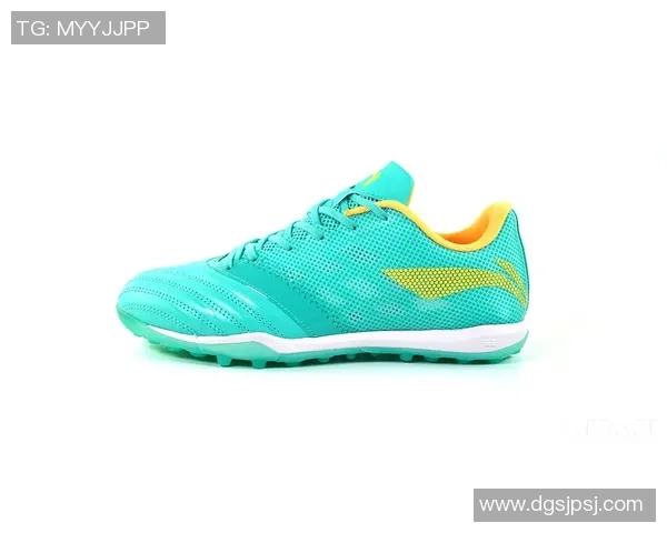 球星足球鞋上的字母寓意解析及其对球场表现的影响